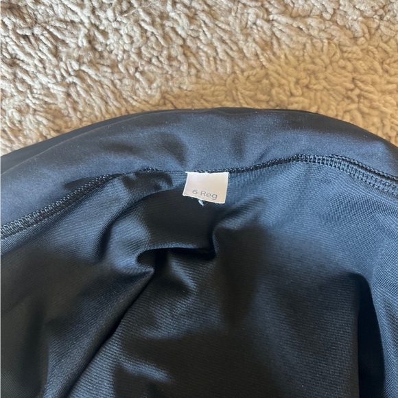 Lululemon Speed Up Shorts 2.5” Size 6 - Picture 5 of 6